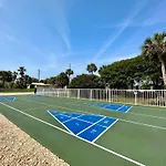Pelican Walk 404
