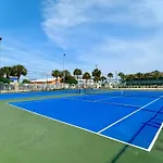 Pelican Walk 404